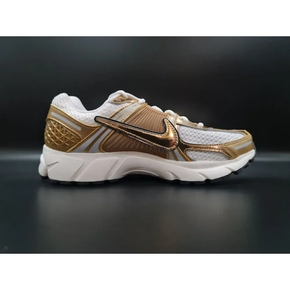 Nike Zoom Vomero 5 Metallic Gold (Women’s). SIZE 8 - HF7723-001